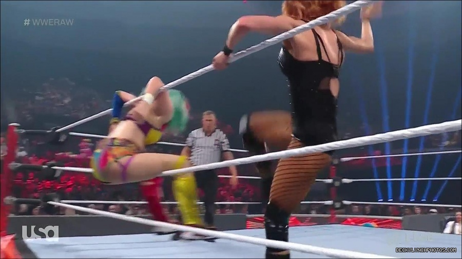 WWE_Monday_Night_Raw_2022_05_16_720p_HDTV_x264-NWCHD_mp4_007362197.jpg