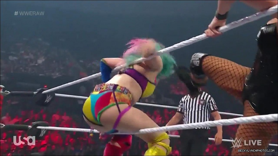 WWE_Monday_Night_Raw_2022_05_16_720p_HDTV_x264-NWCHD_mp4_007362597.jpg