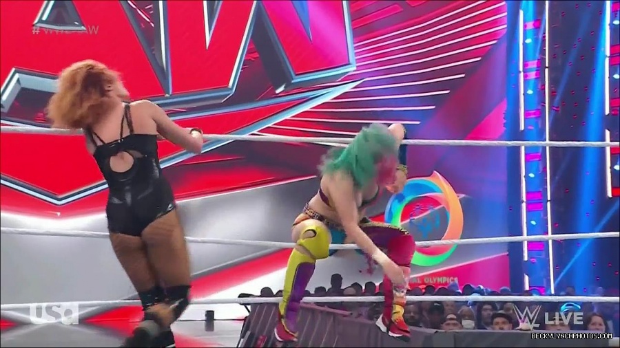 WWE_Monday_Night_Raw_2022_05_16_720p_HDTV_x264-NWCHD_mp4_007362998.jpg