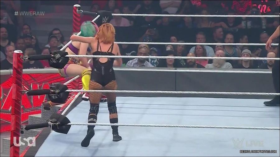 WWE_Monday_Night_Raw_2022_05_16_720p_HDTV_x264-NWCHD_mp4_007364199.jpg