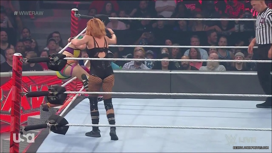 WWE_Monday_Night_Raw_2022_05_16_720p_HDTV_x264-NWCHD_mp4_007364599.jpg