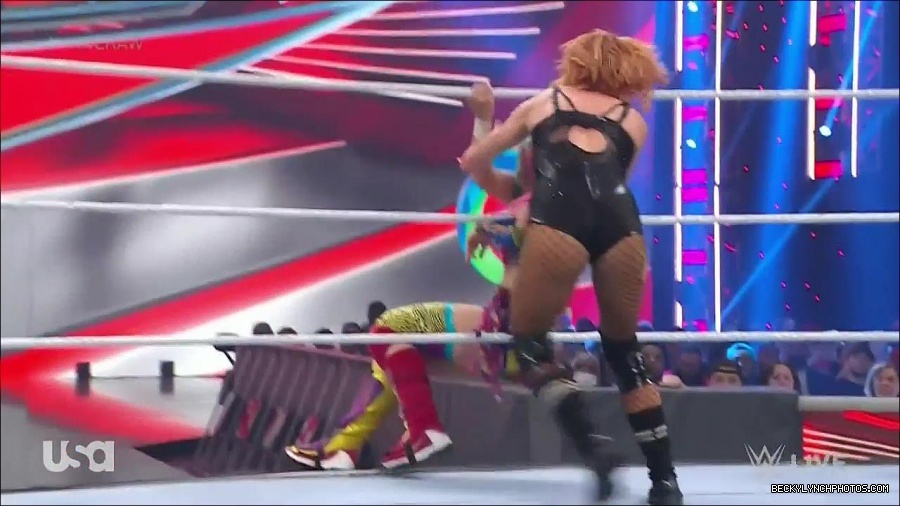 WWE_Monday_Night_Raw_2022_05_16_720p_HDTV_x264-NWCHD_mp4_007365801.jpg