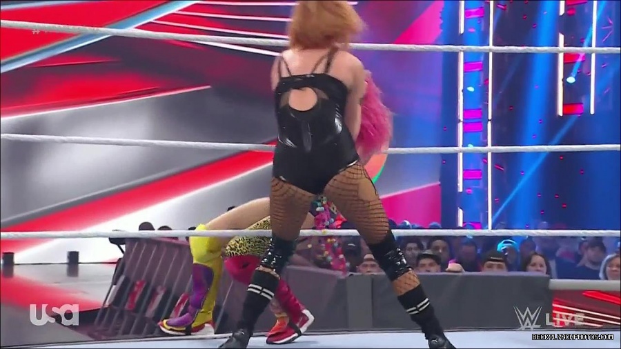 WWE_Monday_Night_Raw_2022_05_16_720p_HDTV_x264-NWCHD_mp4_007366201.jpg