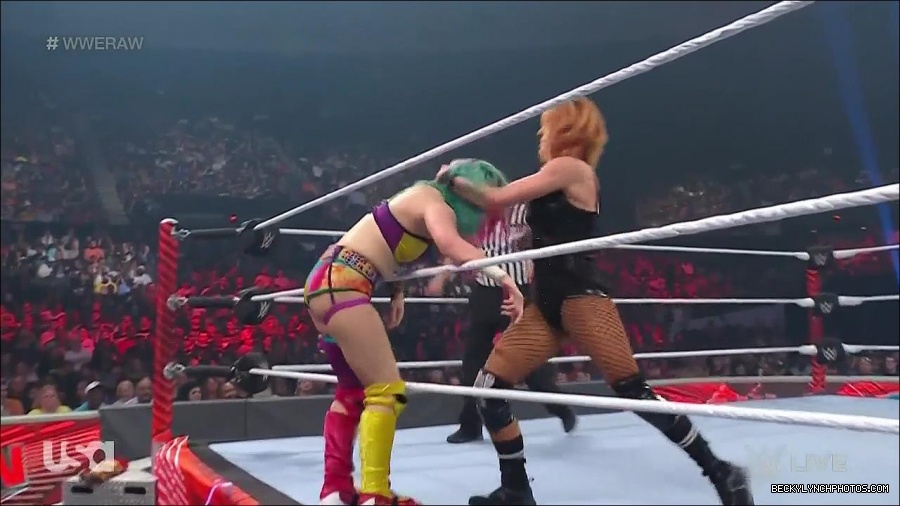 WWE_Monday_Night_Raw_2022_05_16_720p_HDTV_x264-NWCHD_mp4_007367402.jpg