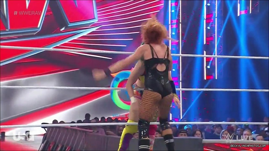 WWE_Monday_Night_Raw_2022_05_16_720p_HDTV_x264-NWCHD_mp4_007369004.jpg