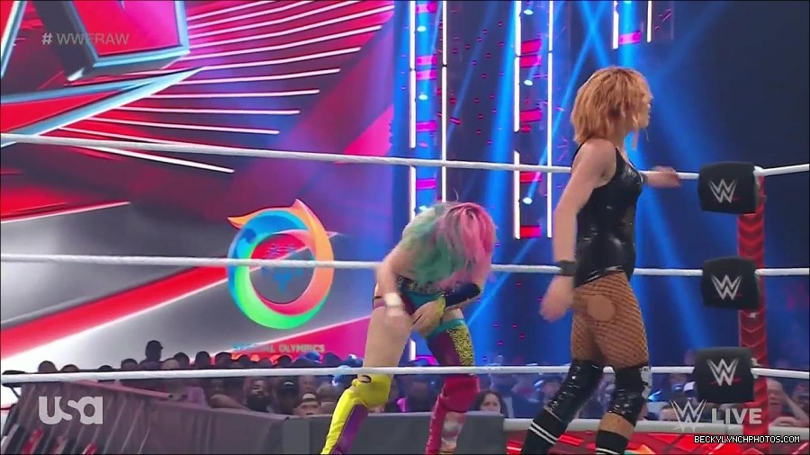 WWE_Monday_Night_Raw_2022_05_16_720p_HDTV_x264-NWCHD_mp4_007370605.jpg