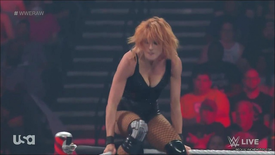 WWE_Monday_Night_Raw_2022_05_16_720p_HDTV_x264-NWCHD_mp4_007373008.jpg