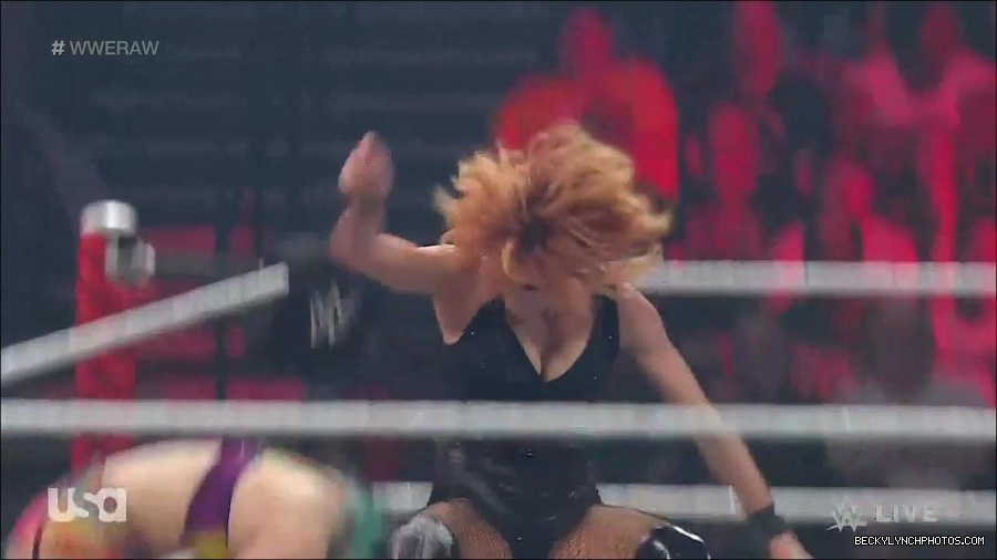 WWE_Monday_Night_Raw_2022_05_16_720p_HDTV_x264-NWCHD_mp4_007375811.jpg