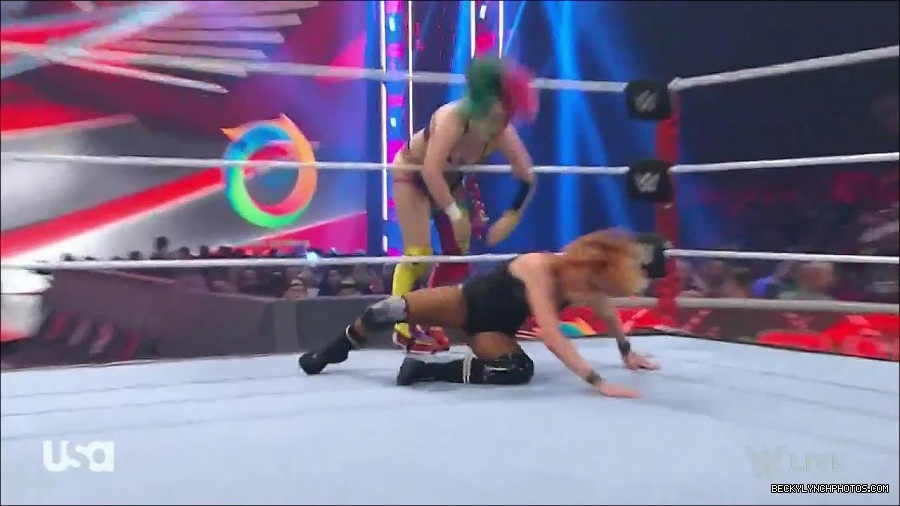 WWE_Monday_Night_Raw_2022_05_16_720p_HDTV_x264-NWCHD_mp4_007376211.jpg