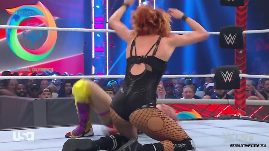 WWE_Monday_Night_Raw_2022_05_16_720p_HDTV_x264-NWCHD_mp4_007377813.jpg