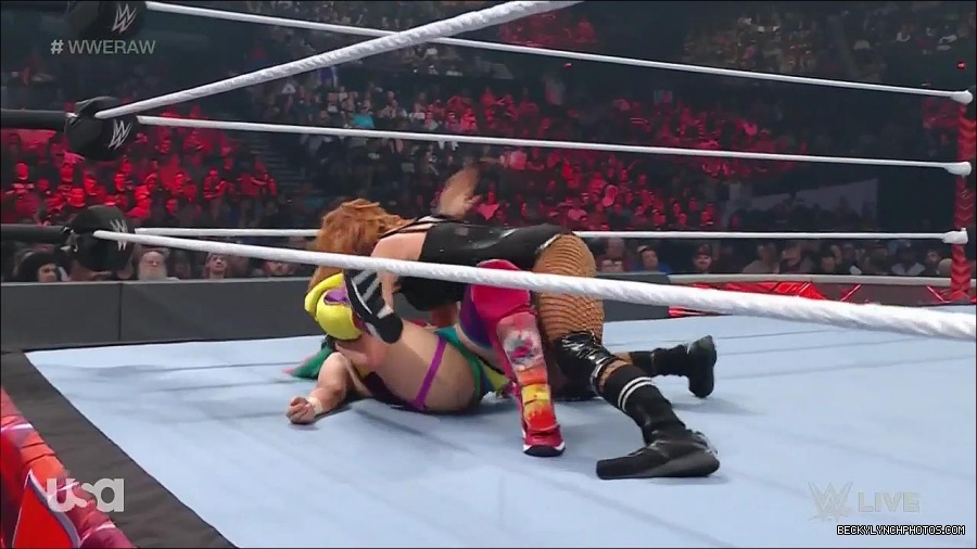WWE_Monday_Night_Raw_2022_05_16_720p_HDTV_x264-NWCHD_mp4_007380615.jpg