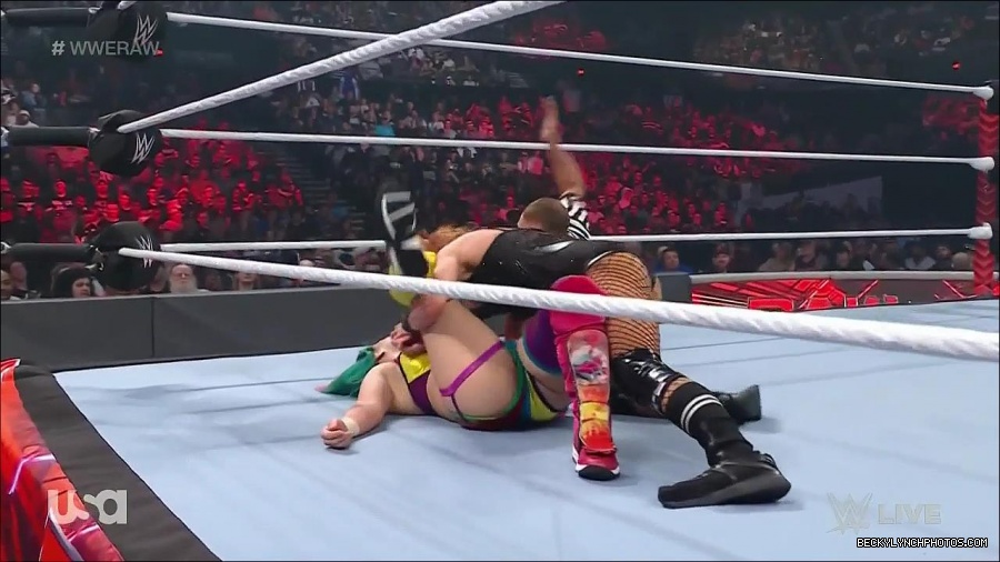 WWE_Monday_Night_Raw_2022_05_16_720p_HDTV_x264-NWCHD_mp4_007381016.jpg
