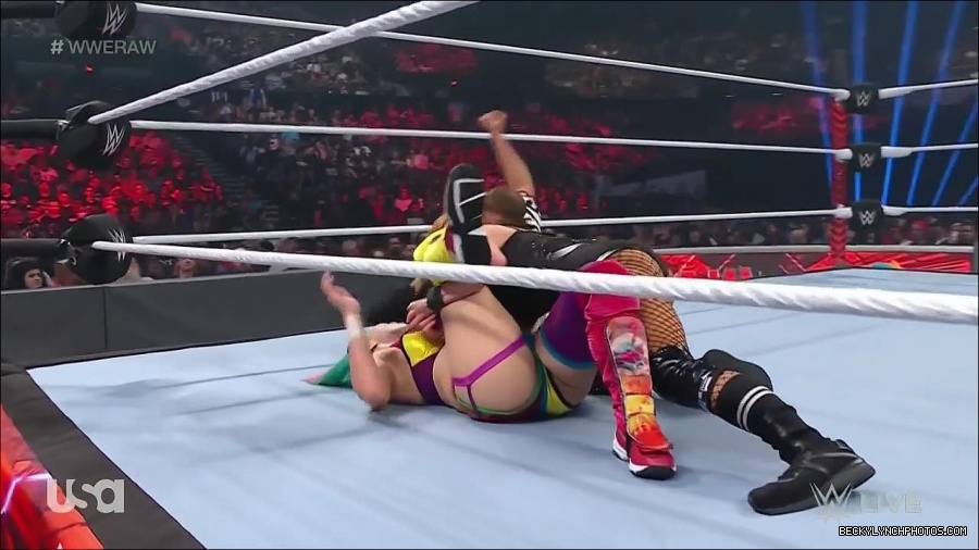 WWE_Monday_Night_Raw_2022_05_16_720p_HDTV_x264-NWCHD_mp4_007381817.jpg
