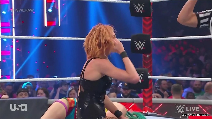 WWE_Monday_Night_Raw_2022_05_16_720p_HDTV_x264-NWCHD_mp4_007385420.jpg