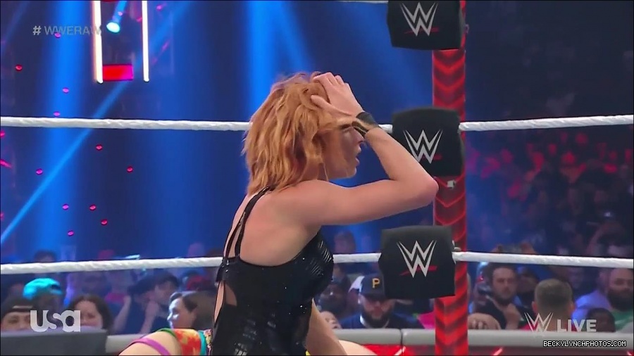 WWE_Monday_Night_Raw_2022_05_16_720p_HDTV_x264-NWCHD_mp4_007385821.jpg