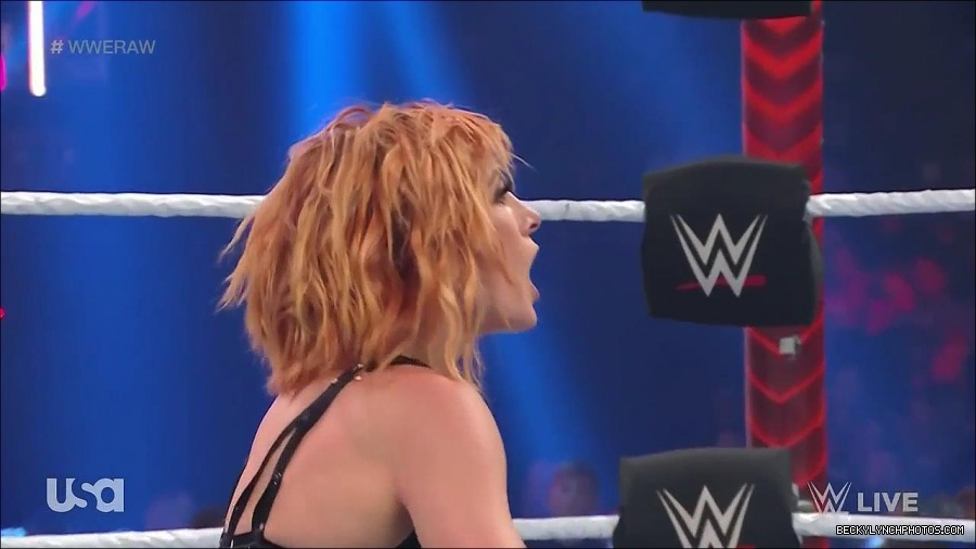 WWE_Monday_Night_Raw_2022_05_16_720p_HDTV_x264-NWCHD_mp4_007387022.jpg