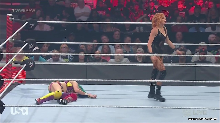 WWE_Monday_Night_Raw_2022_05_16_720p_HDTV_x264-NWCHD_mp4_007391026.jpg