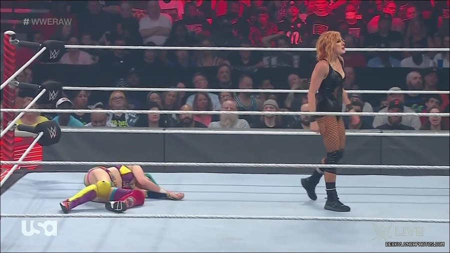 WWE_Monday_Night_Raw_2022_05_16_720p_HDTV_x264-NWCHD_mp4_007391426.jpg