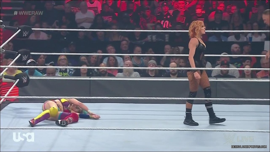 WWE_Monday_Night_Raw_2022_05_16_720p_HDTV_x264-NWCHD_mp4_007391827.jpg