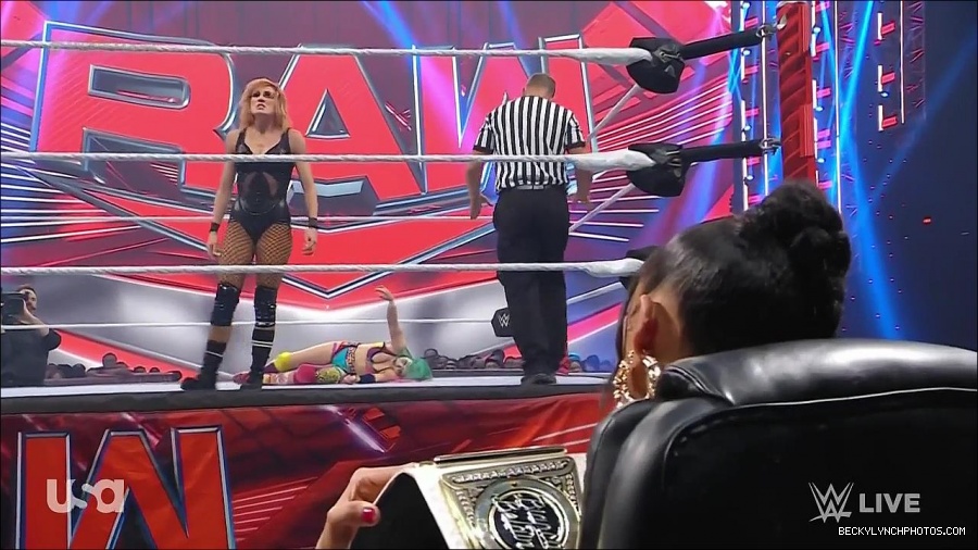 WWE_Monday_Night_Raw_2022_05_16_720p_HDTV_x264-NWCHD_mp4_007392627.jpg