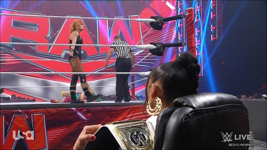 WWE_Monday_Night_Raw_2022_05_16_720p_HDTV_x264-NWCHD_mp4_007394629.jpg