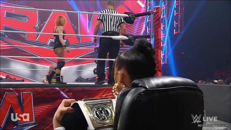 WWE_Monday_Night_Raw_2022_05_16_720p_HDTV_x264-NWCHD_mp4_007403038.jpg