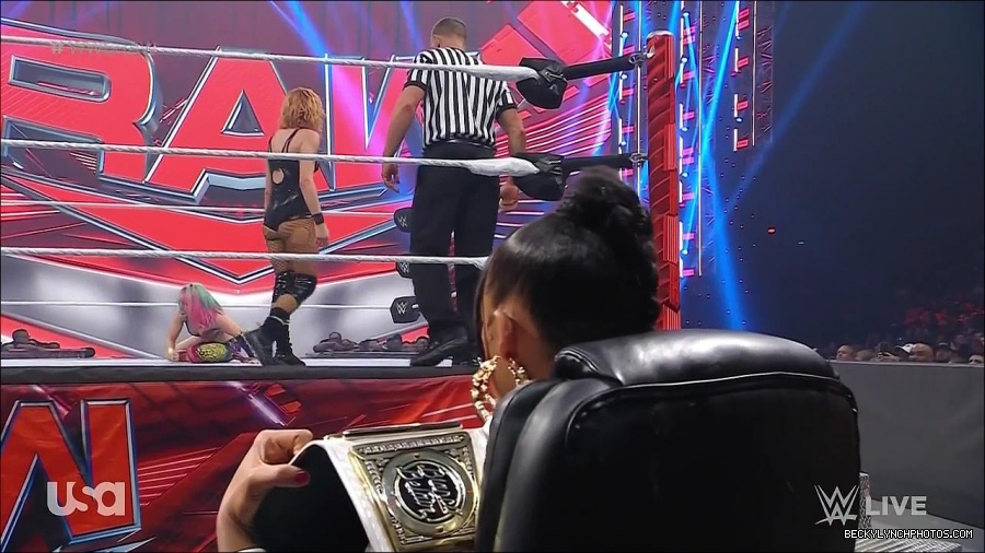 WWE_Monday_Night_Raw_2022_05_16_720p_HDTV_x264-NWCHD_mp4_007403839.jpg