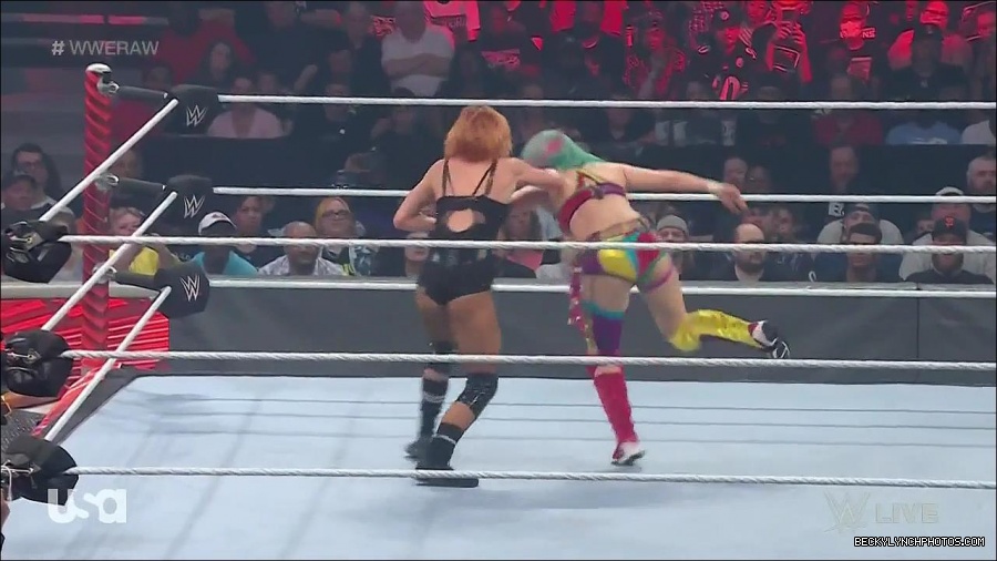 WWE_Monday_Night_Raw_2022_05_16_720p_HDTV_x264-NWCHD_mp4_007408643.jpg