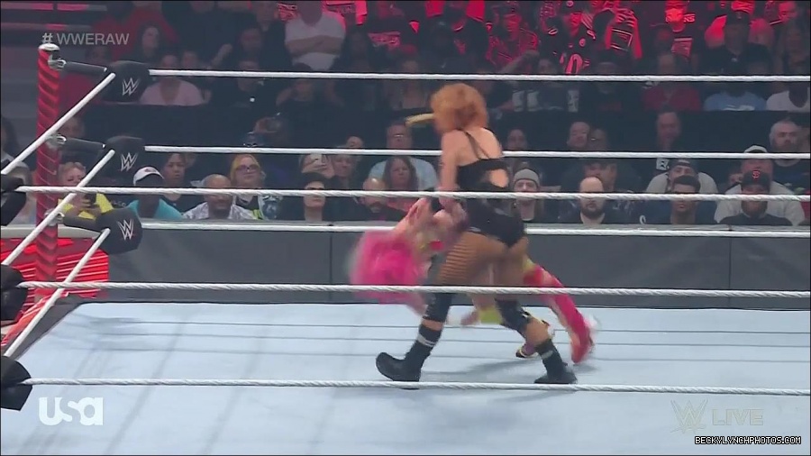 WWE_Monday_Night_Raw_2022_05_16_720p_HDTV_x264-NWCHD_mp4_007409044.jpg