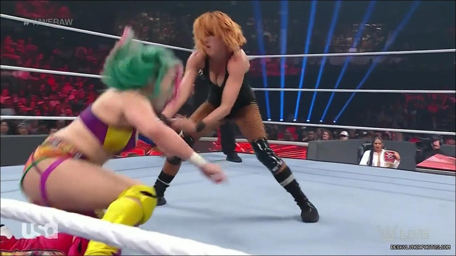 WWE_Monday_Night_Raw_2022_05_16_720p_HDTV_x264-NWCHD_mp4_007409845.jpg