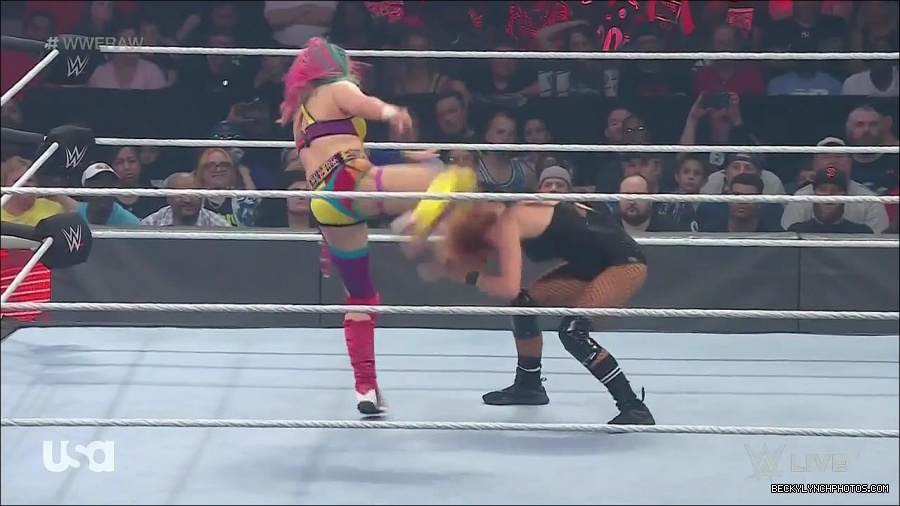 WWE_Monday_Night_Raw_2022_05_16_720p_HDTV_x264-NWCHD_mp4_007410645.jpg