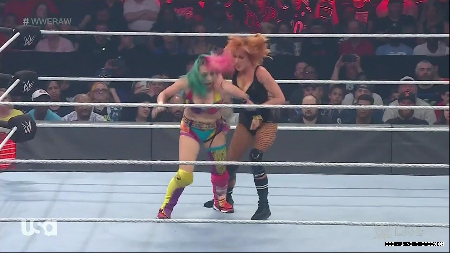 WWE_Monday_Night_Raw_2022_05_16_720p_HDTV_x264-NWCHD_mp4_007411847.jpg