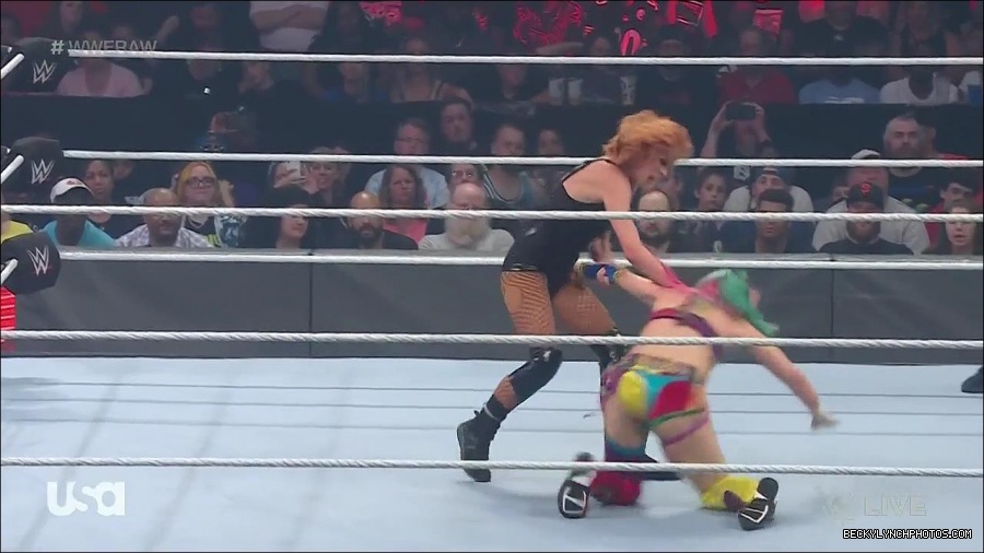 WWE_Monday_Night_Raw_2022_05_16_720p_HDTV_x264-NWCHD_mp4_007412647.jpg