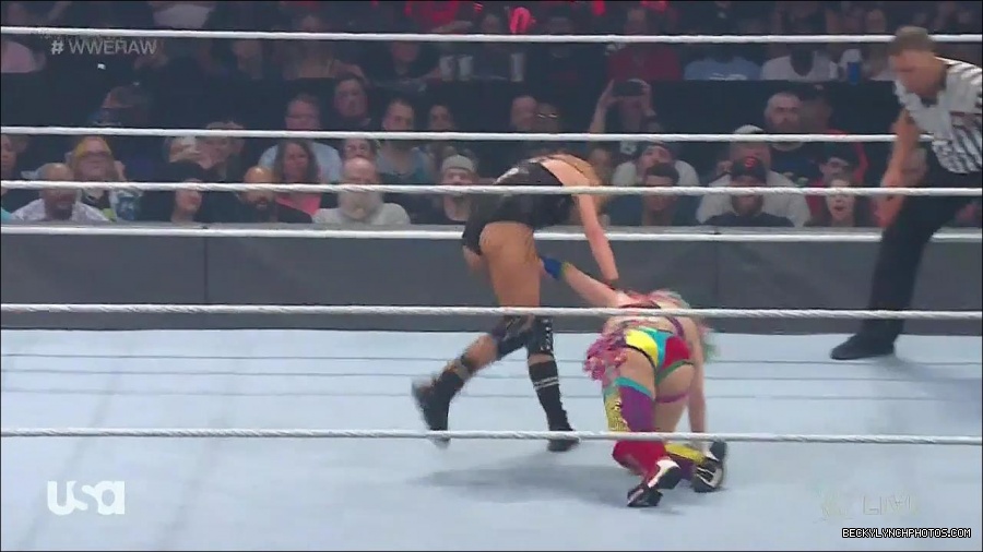 WWE_Monday_Night_Raw_2022_05_16_720p_HDTV_x264-NWCHD_mp4_007413048.jpg