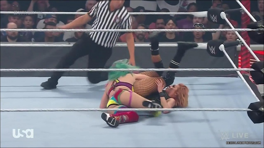 WWE_Monday_Night_Raw_2022_05_16_720p_HDTV_x264-NWCHD_mp4_007415450.jpg
