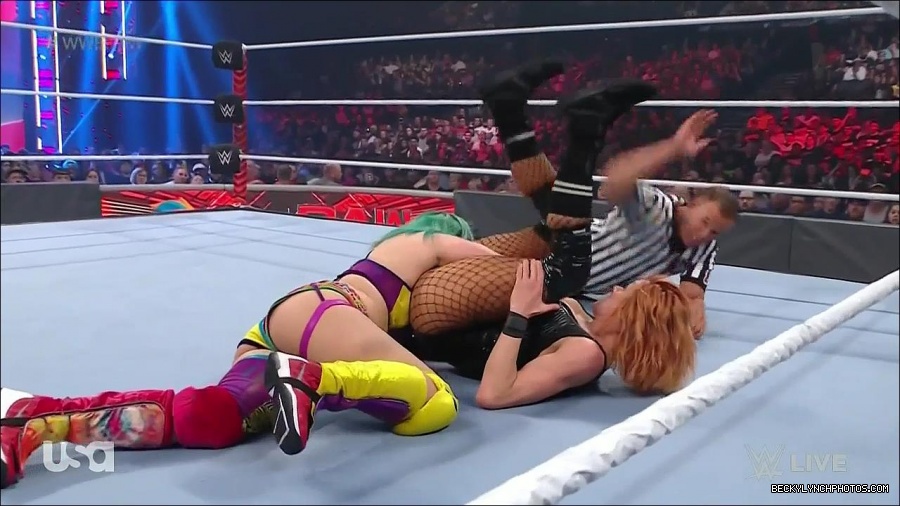 WWE_Monday_Night_Raw_2022_05_16_720p_HDTV_x264-NWCHD_mp4_007416651.jpg