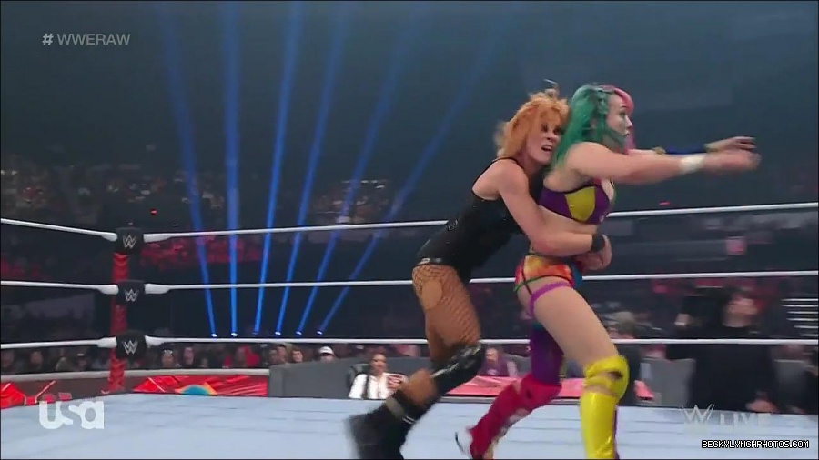 WWE_Monday_Night_Raw_2022_05_16_720p_HDTV_x264-NWCHD_mp4_007420255.jpg