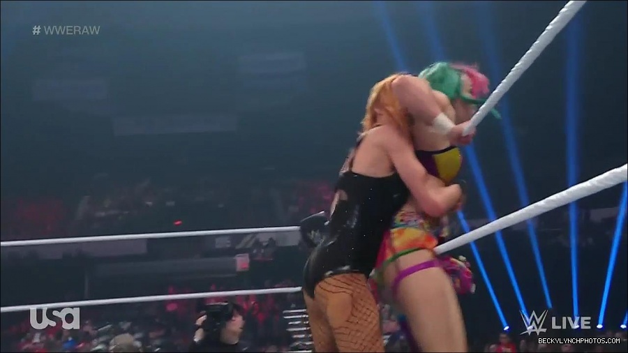 WWE_Monday_Night_Raw_2022_05_16_720p_HDTV_x264-NWCHD_mp4_007421056.jpg