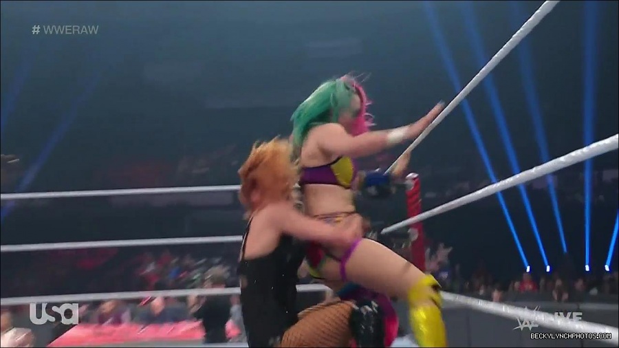 WWE_Monday_Night_Raw_2022_05_16_720p_HDTV_x264-NWCHD_mp4_007421456.jpg