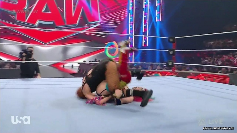 WWE_Monday_Night_Raw_2022_05_16_720p_HDTV_x264-NWCHD_mp4_007422257.jpg