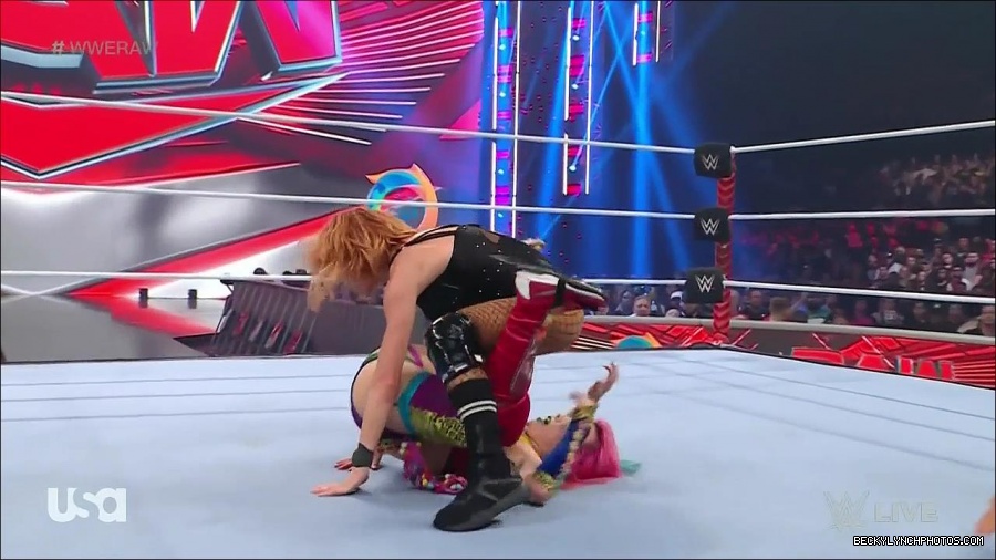 WWE_Monday_Night_Raw_2022_05_16_720p_HDTV_x264-NWCHD_mp4_007423058.jpg