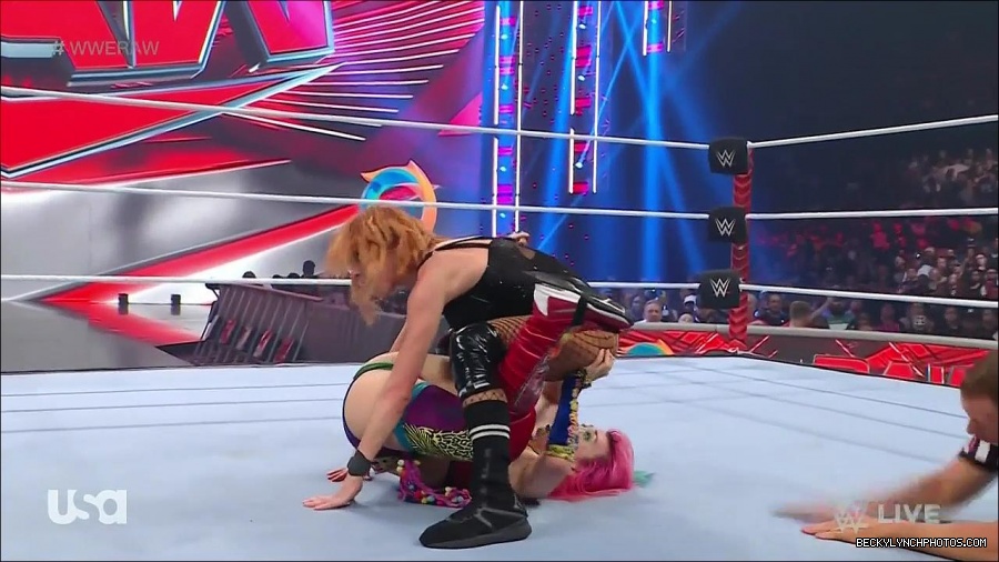 WWE_Monday_Night_Raw_2022_05_16_720p_HDTV_x264-NWCHD_mp4_007423458.jpg