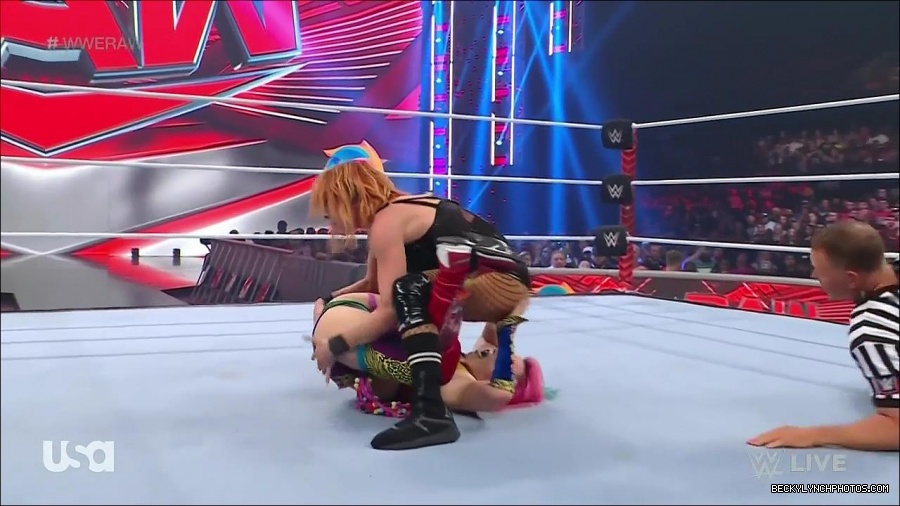 WWE_Monday_Night_Raw_2022_05_16_720p_HDTV_x264-NWCHD_mp4_007423859.jpg