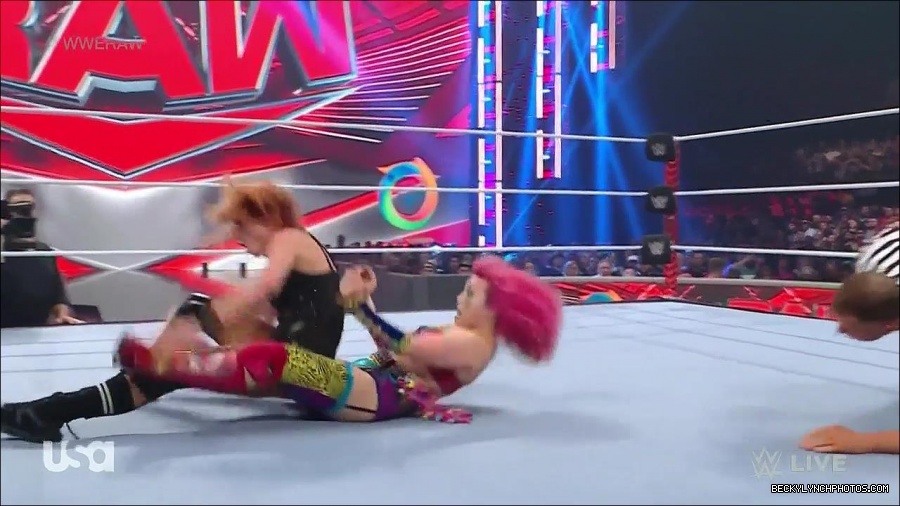 WWE_Monday_Night_Raw_2022_05_16_720p_HDTV_x264-NWCHD_mp4_007424659.jpg
