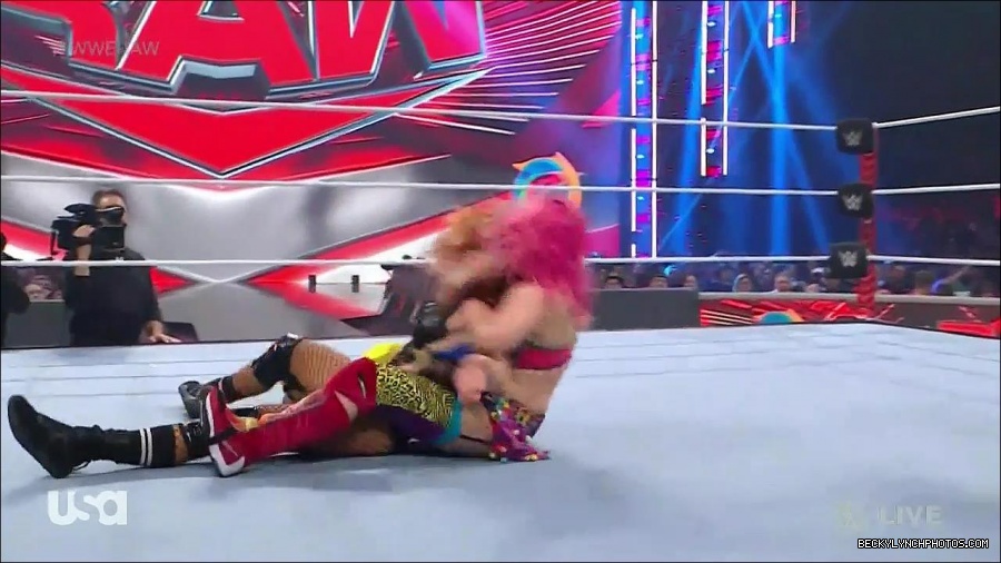 WWE_Monday_Night_Raw_2022_05_16_720p_HDTV_x264-NWCHD_mp4_007425060.jpg