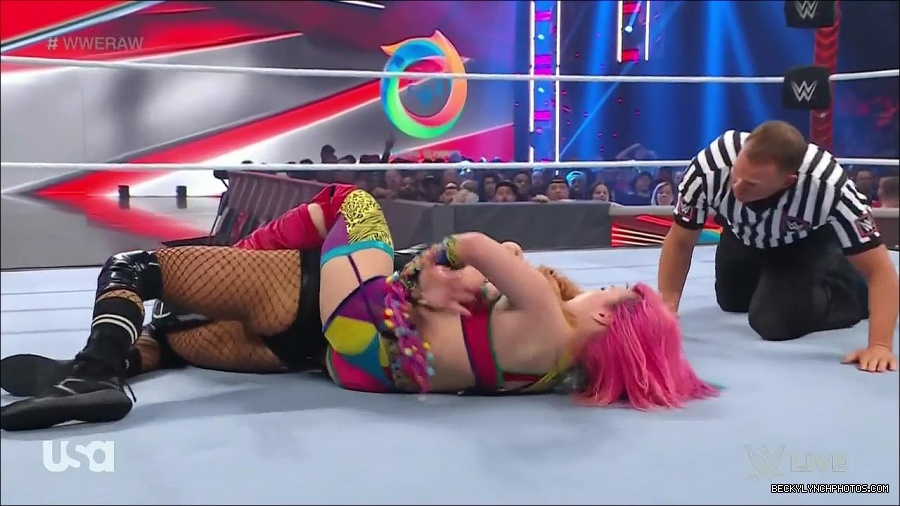 WWE_Monday_Night_Raw_2022_05_16_720p_HDTV_x264-NWCHD_mp4_007427062.jpg