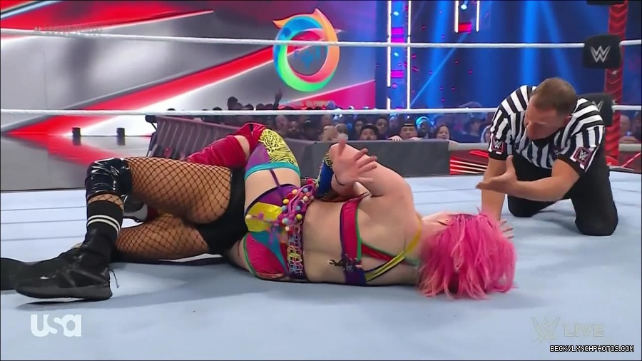 WWE_Monday_Night_Raw_2022_05_16_720p_HDTV_x264-NWCHD_mp4_007427462.jpg