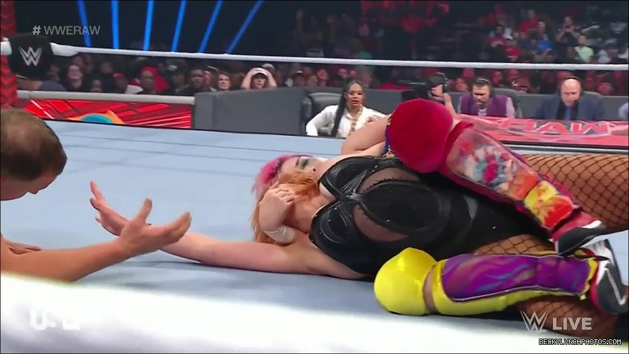 WWE_Monday_Night_Raw_2022_05_16_720p_HDTV_x264-NWCHD_mp4_007429064.jpg