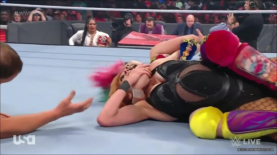 WWE_Monday_Night_Raw_2022_05_16_720p_HDTV_x264-NWCHD_mp4_007429865.jpg