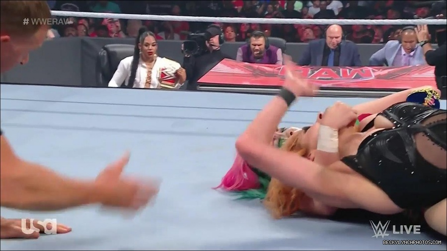 WWE_Monday_Night_Raw_2022_05_16_720p_HDTV_x264-NWCHD_mp4_007431466.jpg